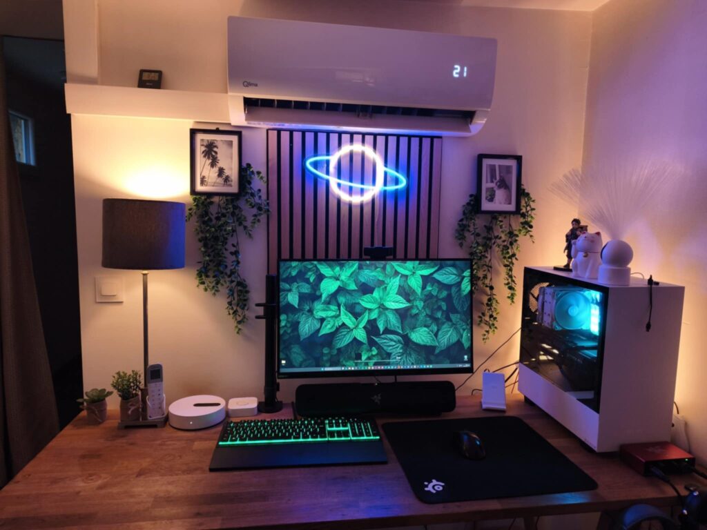 Setup gaming néon complet installé à domicile